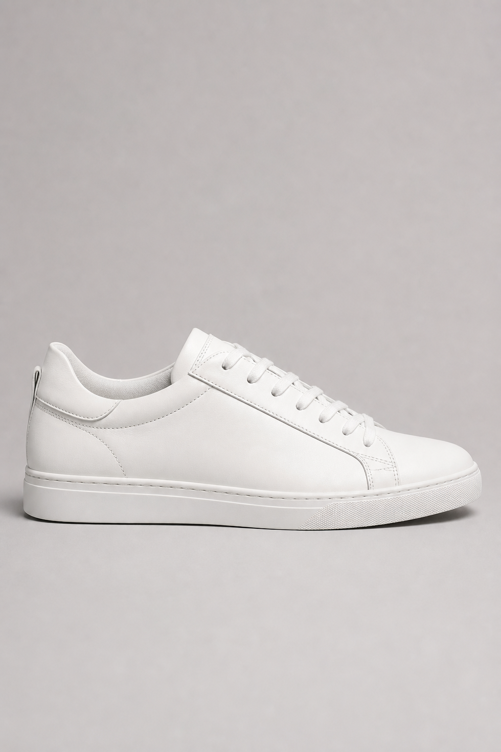 Court white sneaker
